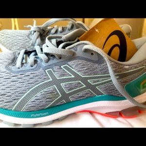Asics Sneakers New condition Women Size 7.5